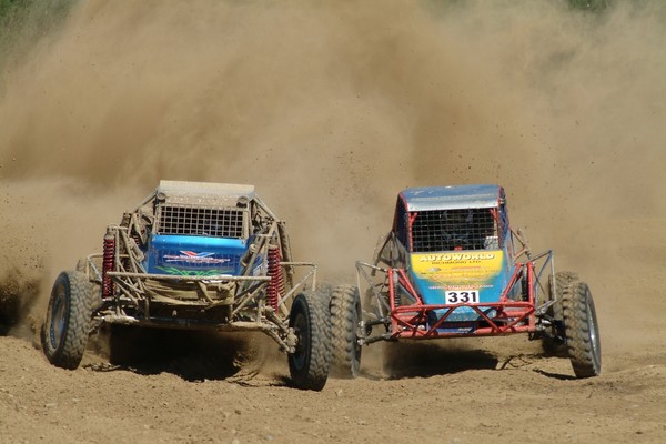 Leader Products Super 1600 class racers Wayne Moriarty (Chch, blue car, left hand side) and Dennis Andreassend (Nelson, yellow/blue car) at last year�s event